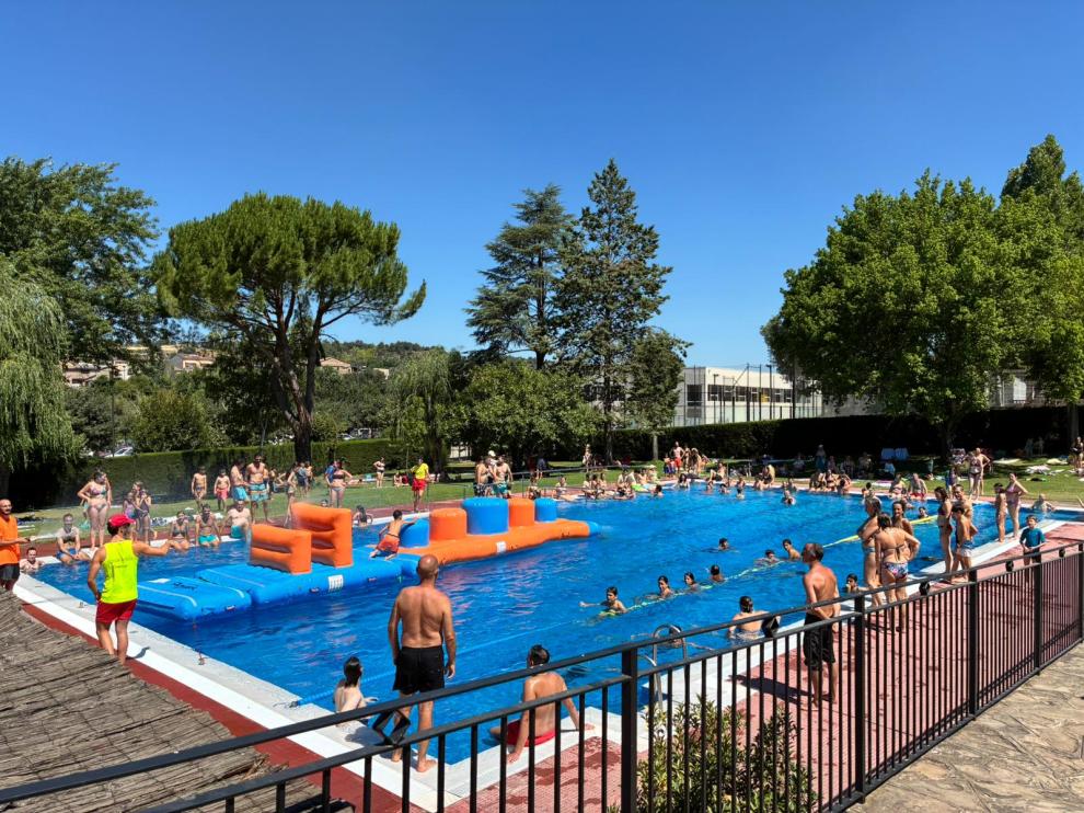 Gran participació al Mulla't per l'Esclerosi Múltiple a les piscines d'Olost